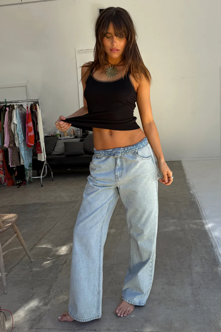 Scallop Detail Straight Leg Jeans - Image 2