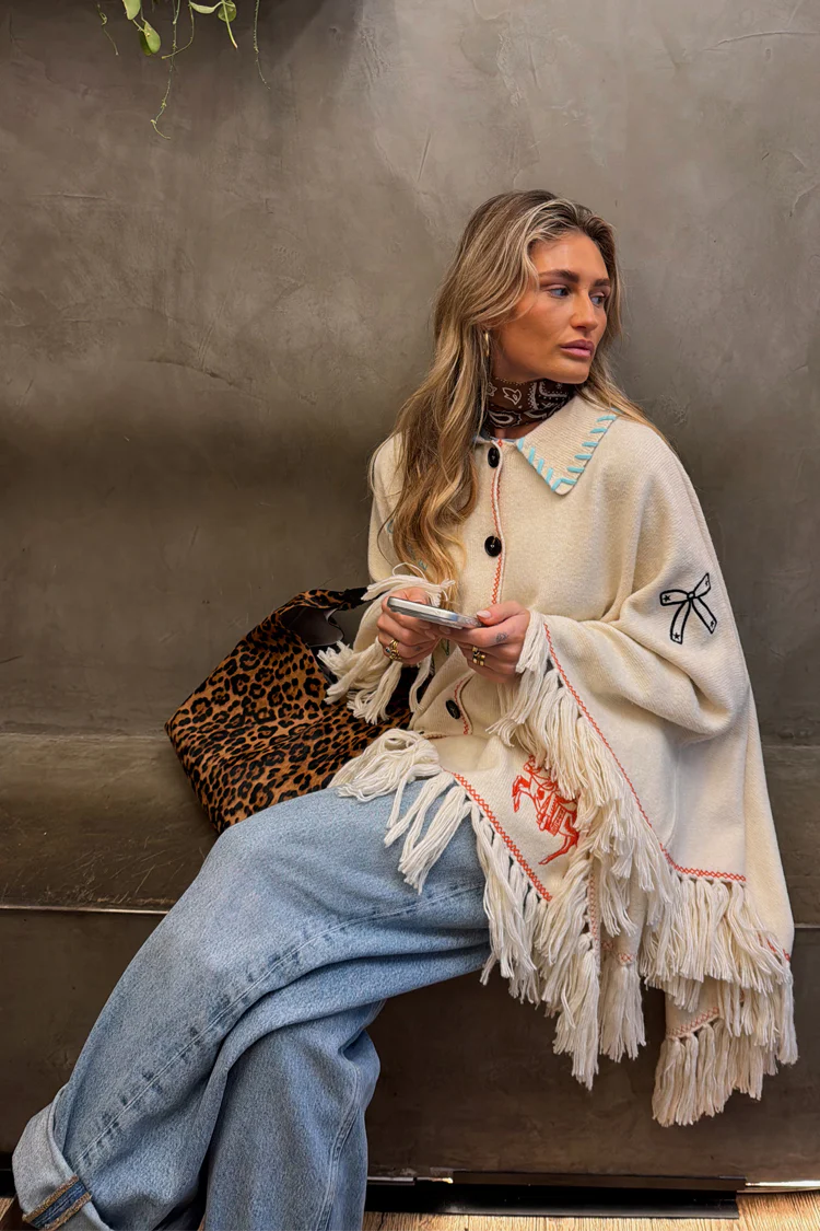Western Knitted Cape - Image 4